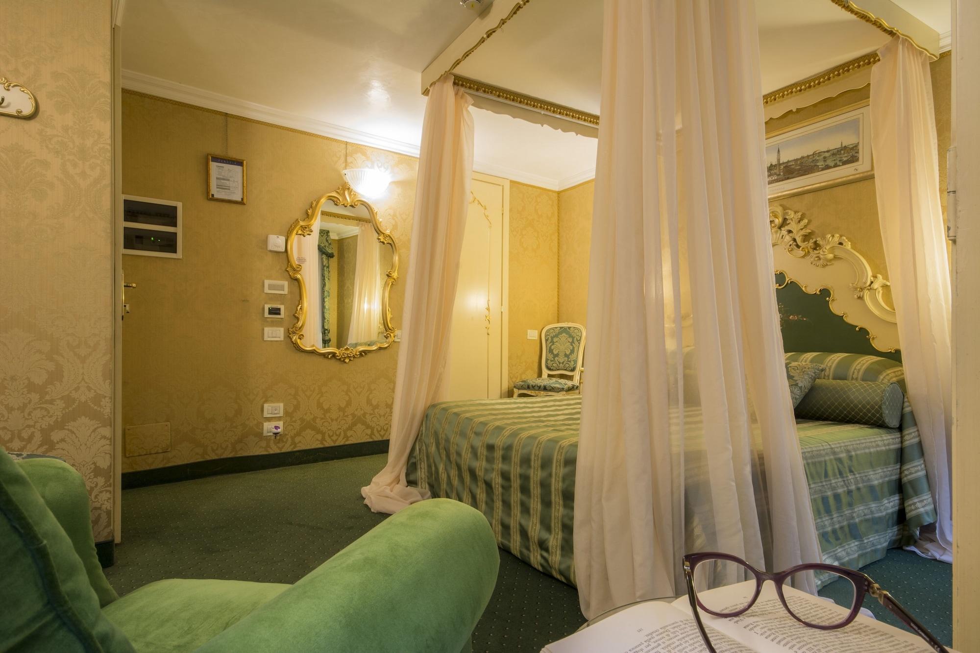 Hotel Becher Венеция Екстериор снимка