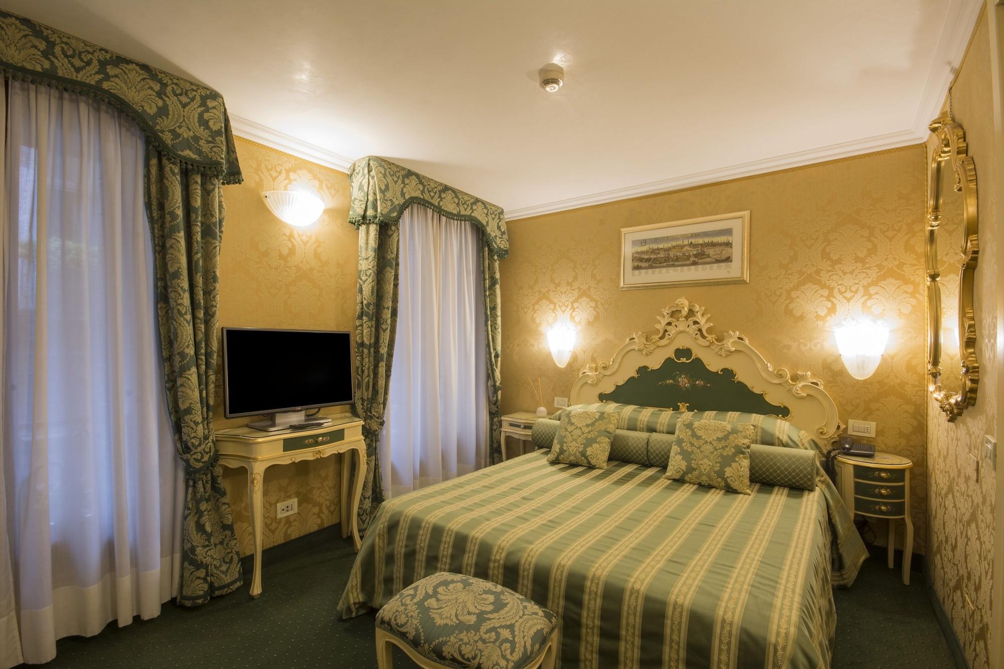 Hotel Becher Венеция Екстериор снимка