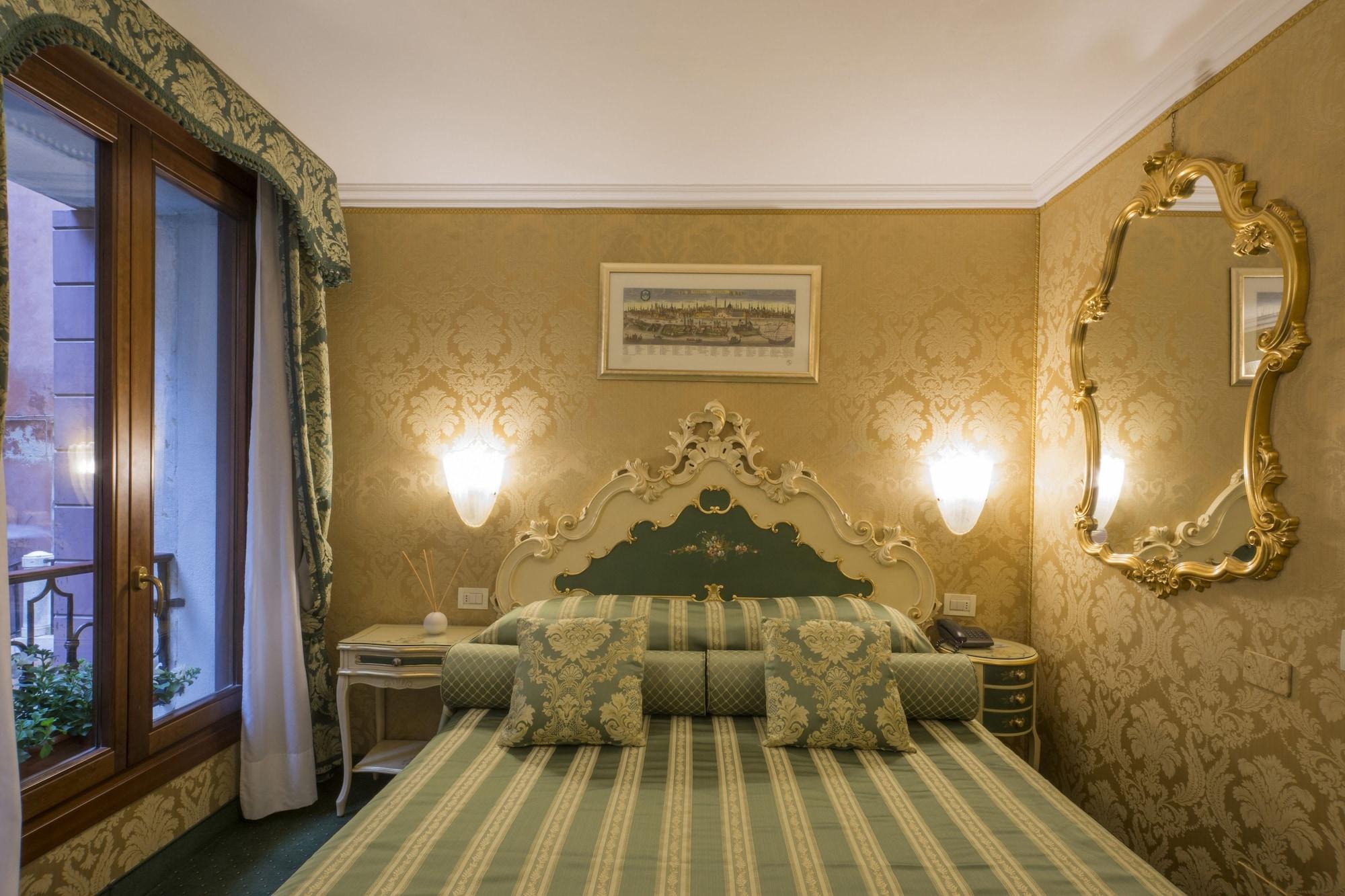 Hotel Becher Венеция Екстериор снимка