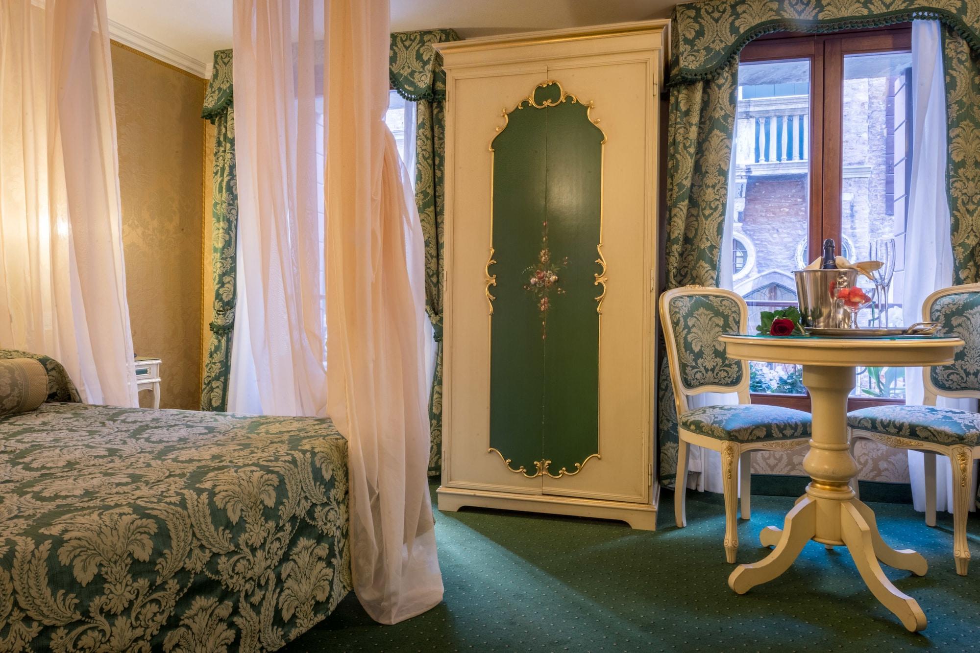 Hotel Becher Венеция Екстериор снимка