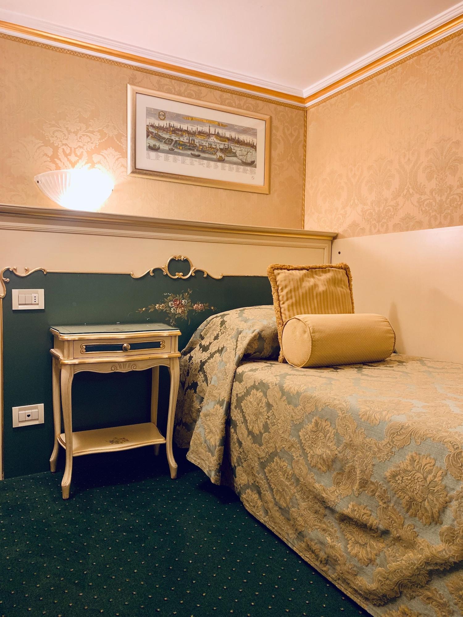 Hotel Becher Венеция Екстериор снимка
