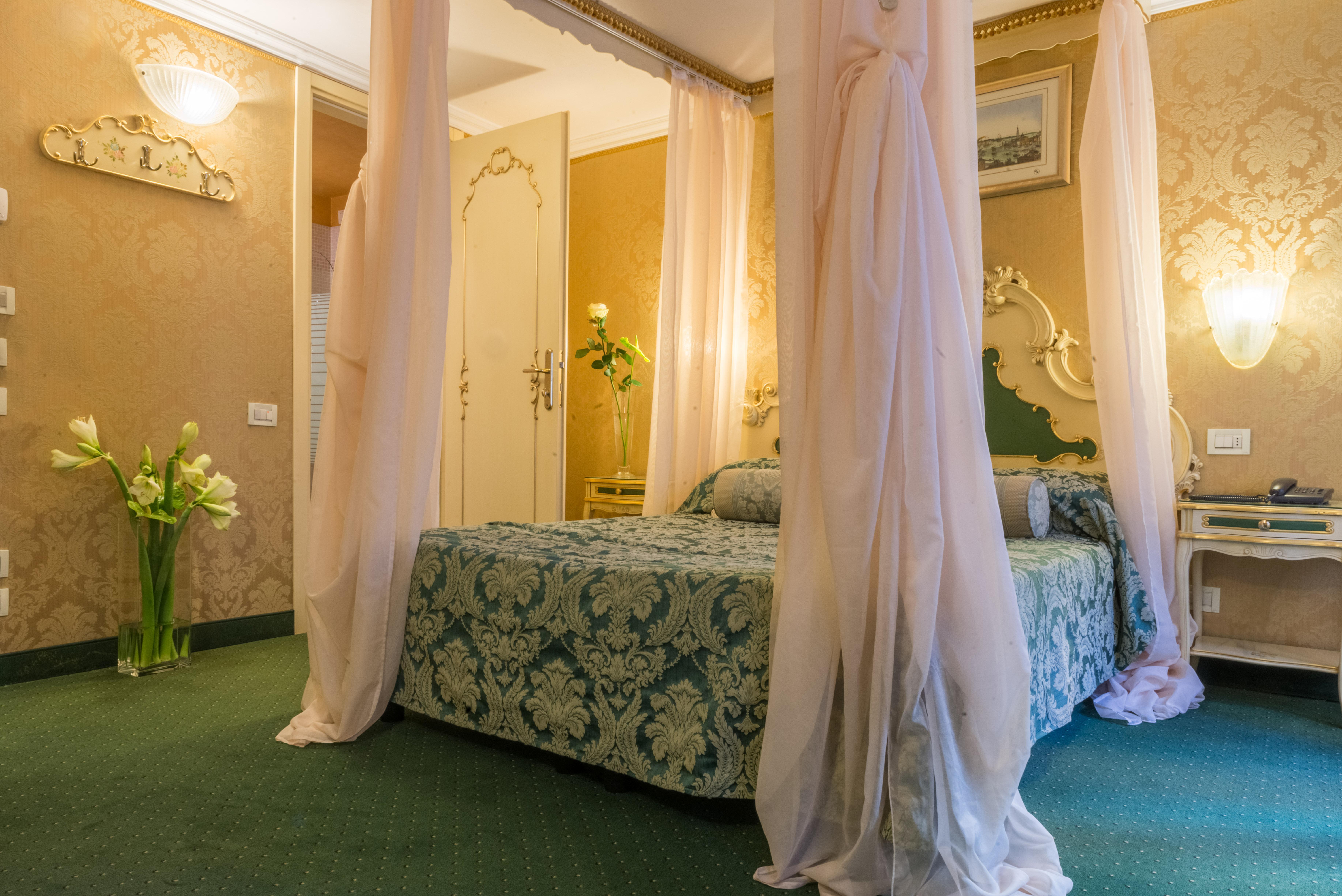 Hotel Becher Венеция Екстериор снимка