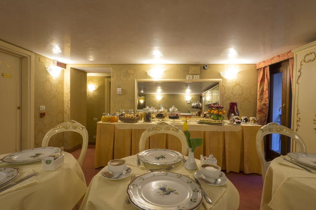 Hotel Becher Венеция Екстериор снимка