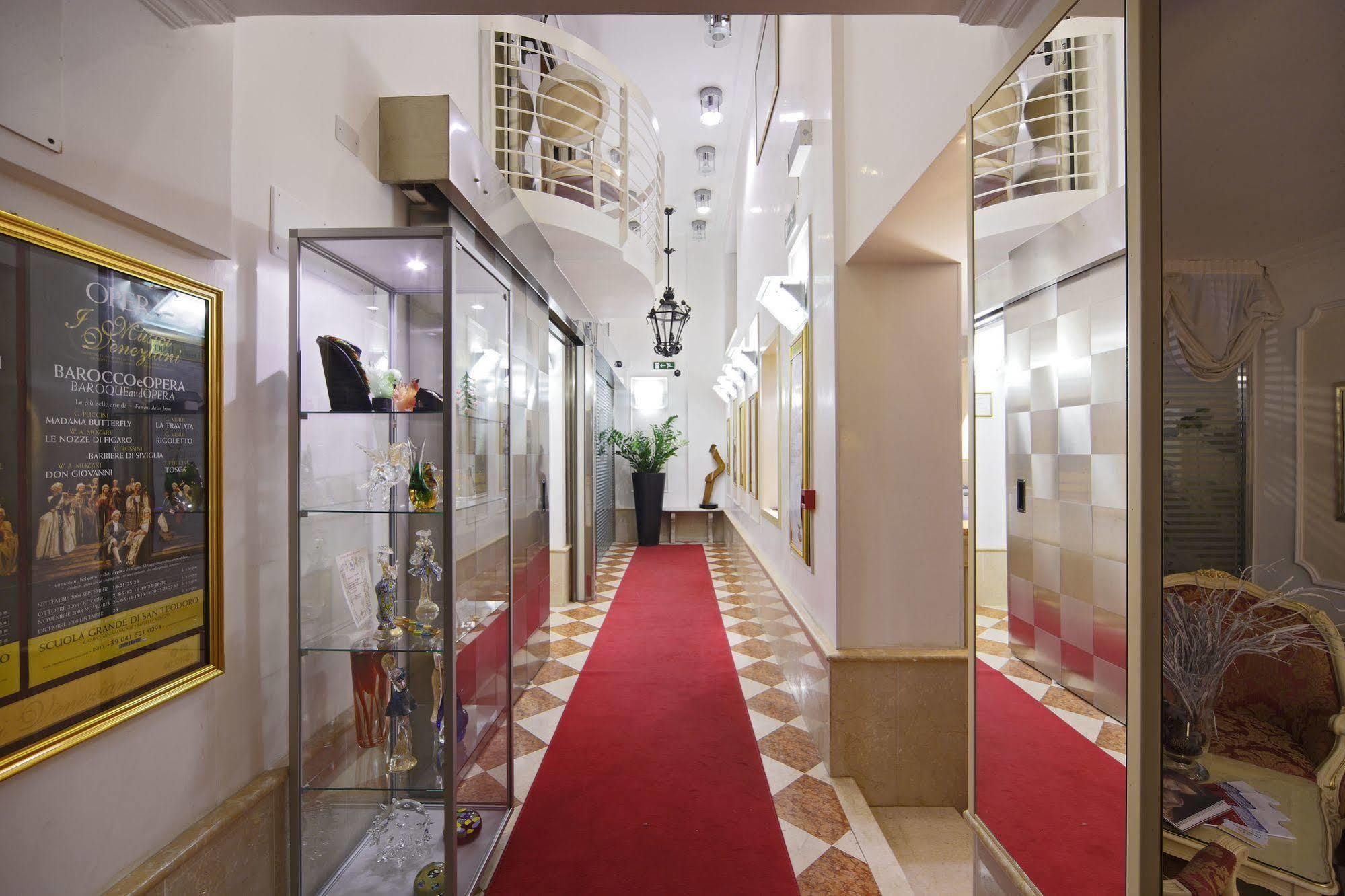 Hotel Becher Венеция Екстериор снимка